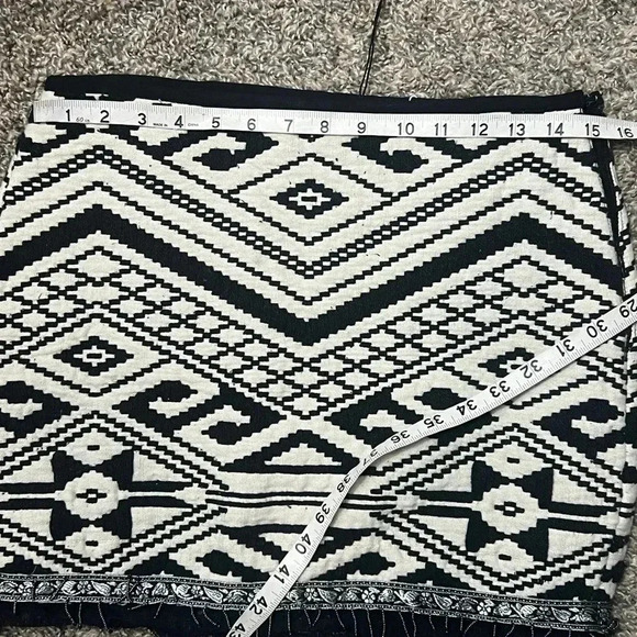 Gypsy Black & white Aztec Geometric Mini Skirt lace beaded trim size medium nwt - Picture 8 of 10